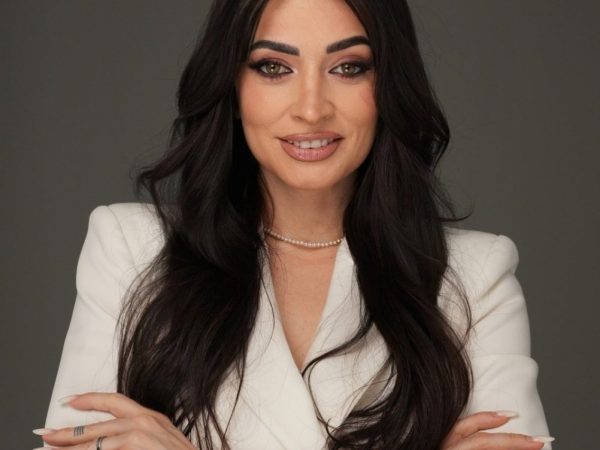 Manuela Halasag de la REMAX Klass este consultantul ideal pentru cei care caută apartamente noi, garsoniere sau vile