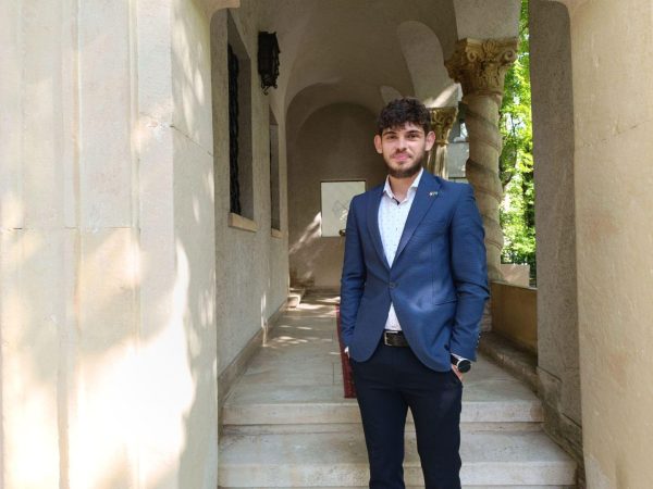 Vlad Augustin oferă brandurilor soluția completă de vizibilitate – închiriere totemuri 4K prin EkoGroup, cu impact garantat